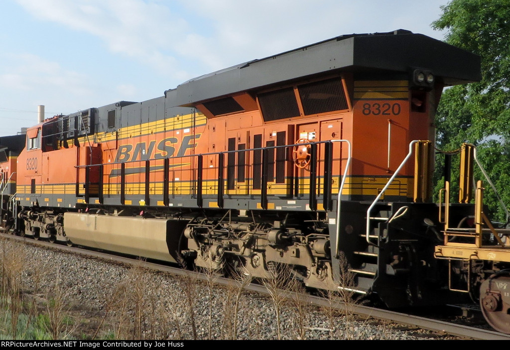 BNSF 8320